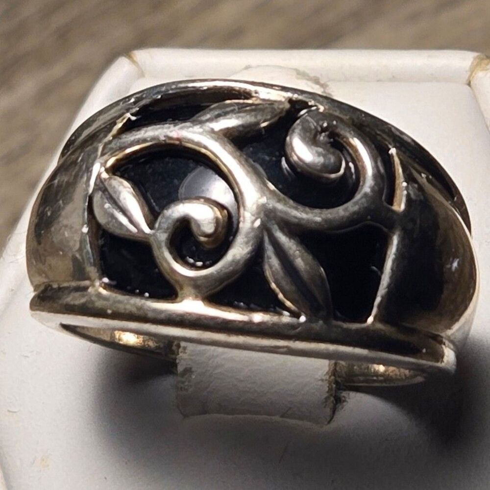 Onyx and flora Vintage Sterling Silver Ring Sz 10